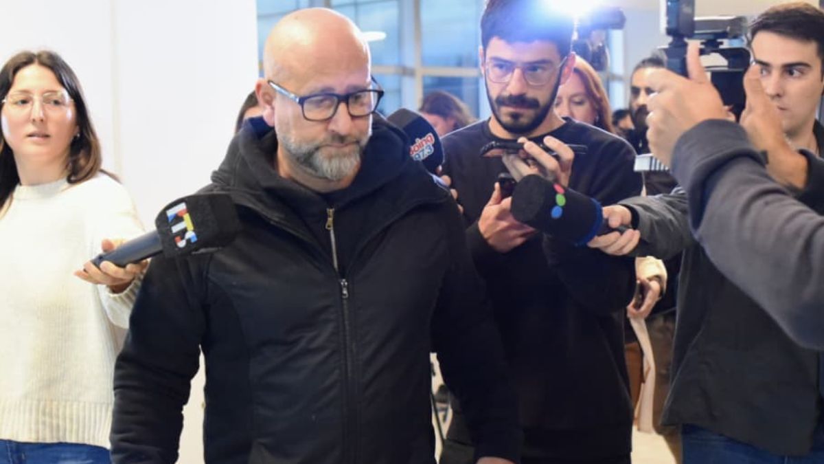 El exfiscal Patricio Serjal al momento de ingresar a la sala de audiencias en Rosario. Está acusado en la causa por juego clandestino. El exfiscal Patricio Serjal al momento de ingresar a la sala de audiencias en Rosario. Está acusado en la causa por juego clandestino.