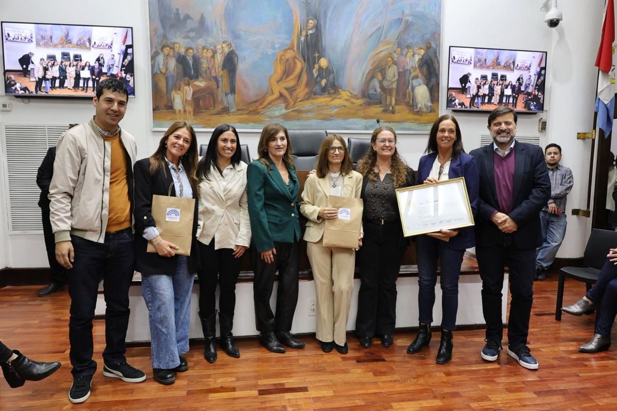 El Concejo de Santa Fe reconoció a personas e instituciones que trabajan en la defensa de los derechos de las infancias. El Concejo de Santa Fe reconoció a personas e instituciones que trabajan en la defensa de los derechos de las infancias.