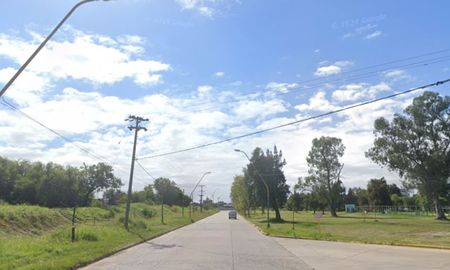 Un joven de 19 años fue herido con una botella de vidrio mientras defendía a su novia en una pelea en barrio Villa del Parque. Un joven de 19 años fue herido con una botella de vidrio mientras defendía a su novia en una pelea en barrio Villa del Parque.