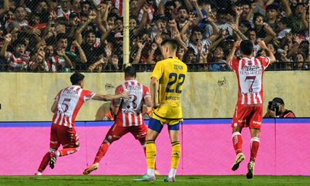 Claudio Corvalán le dio tres puntos de oro a Unión en una de las últimas jugadas del partido ante Boca. Claudio Corvalán le dio tres puntos de oro a Unión en una de las últimas jugadas del partido ante Boca.