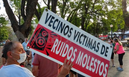 Son numerosas las protestas de los vecinos por ruidos molestos ocasionados en zonas de bares, pubs y boliches. Son numerosas las protestas de los vecinos por ruidos molestos ocasionados en zonas de bares, pubs y boliches.