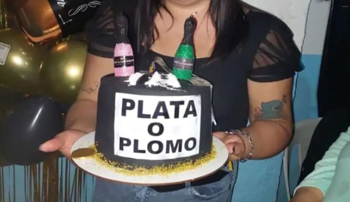 “Plata o plomo”: el mensaje en la torta del cumpleaños con temática narco que se realizó en barrio La Tablada