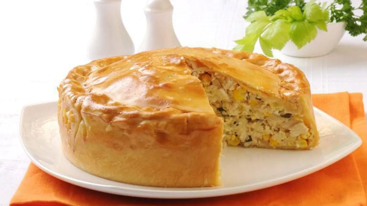 Tarta de pollo y hojaldre.