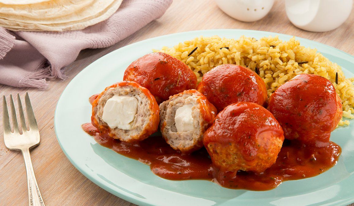 Abóndigas rellenas con queso para el almuerzo