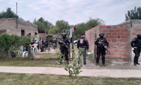 Secuestraron cocaína, marihuana, armas y elementos de fraccionamiento en los operativos. Secuestraron cocaína, marihuana, armas y elementos de fraccionamiento en los operativos.