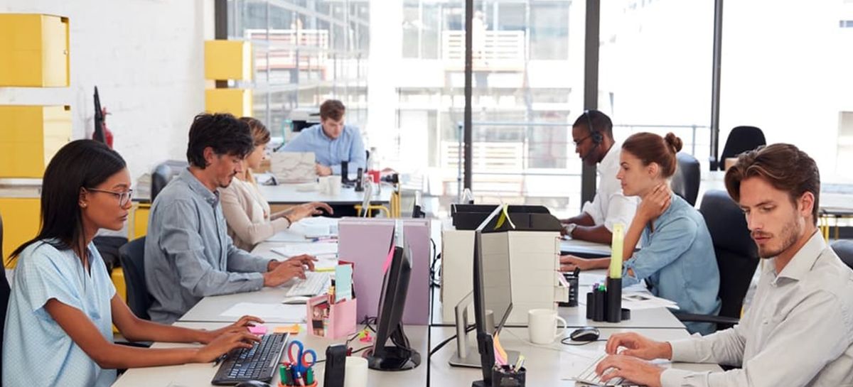Para elaborar el ranking los empleados responden 60 preguntas que componen la encuesta y que describen hasta qué punto su organización crea un gran lugar para trabajar para todos. Para elaborar el ranking los empleados responden 60 preguntas que componen la encuesta y que describen hasta qué punto su organización crea un gran lugar para trabajar para todos.