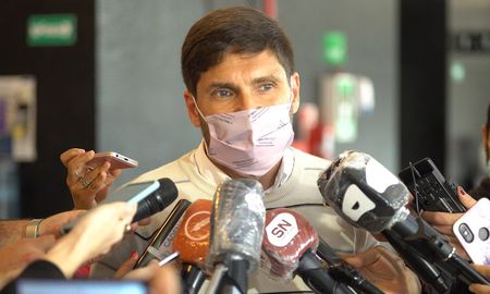 Pullaro, actual precandidato a senador nacional, recordó un violento episodio cuando dos personas se posicionaron junto al vehículo que tenía asignado y abrieron fuego. Pullaro, actual precandidato a senador nacional, recordó un violento episodio cuando dos personas se posicionaron junto al vehículo que tenía asignado y abrieron fuego.