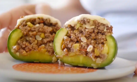 Fáciles de hacer, rendidores y con mucho queso gratinado, estos zapallitos rellenos son ideales para quienes buscan una comida casera, práctica y reconfortante para compartir en familia. Fáciles de hacer, rendidores y con mucho queso gratinado, estos zapallitos rellenos son ideales para quienes buscan una comida casera, práctica y reconfortante para compartir en familia.