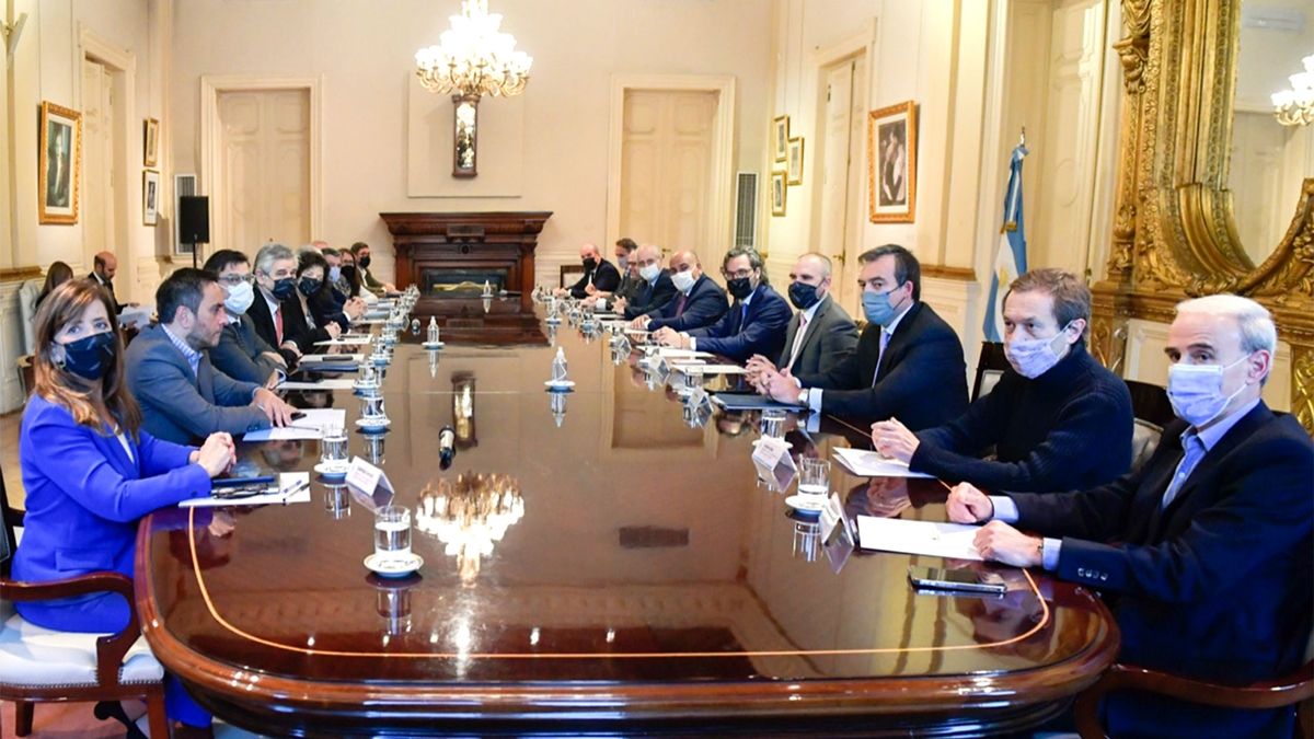 Los ministros que asistieron hoy a la reunión de gabinete en la Casa Rosada analizaron y compartieron una serie de indicadores económicos a los que consideraron