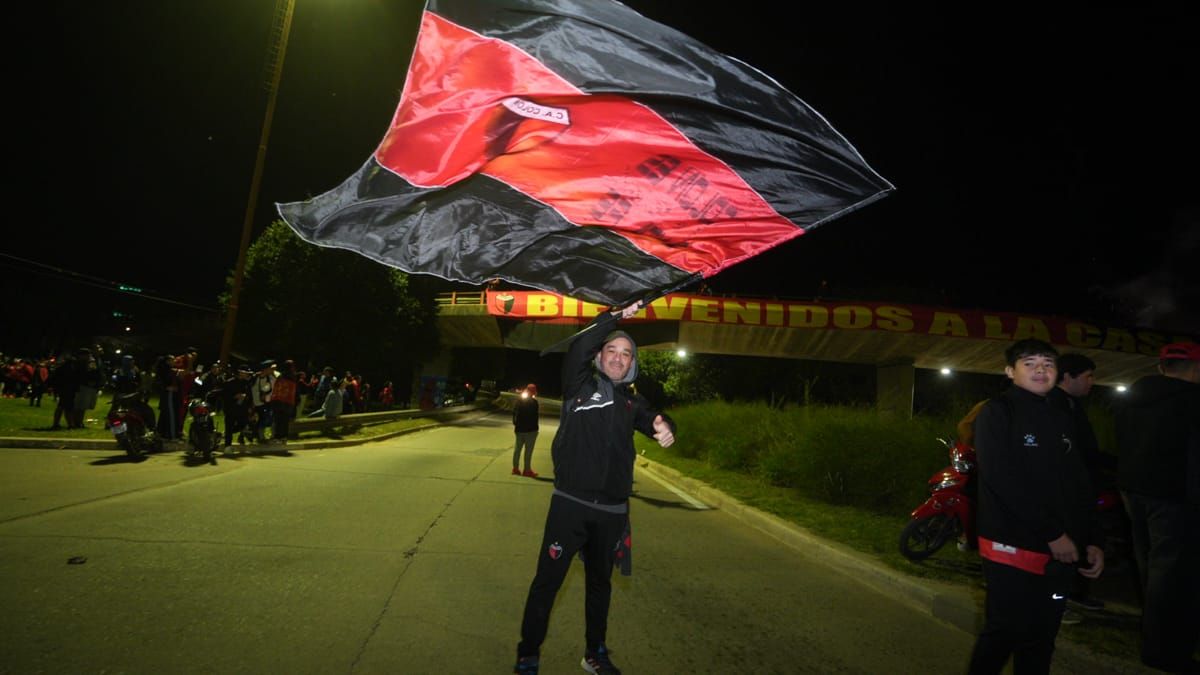 Un festejo a pura bandera. Un festejo a pura bandera.