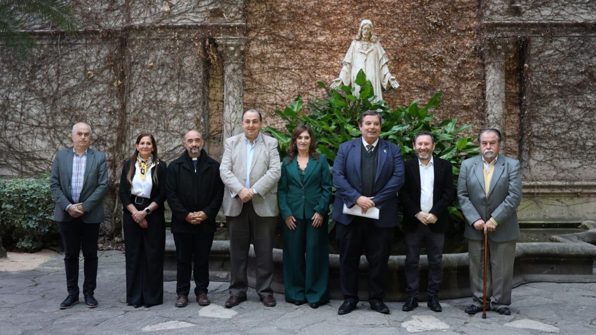 Este miércoles se realizó un homenaje al Papa Francisco en el patio Sagrado Corazón del Colegio Inmaculada, organizado por el Concejo Municipal en conjunto con más de 20 instituciones de la ciudad. Este miércoles se realizó un homenaje al Papa Francisco en el patio Sagrado Corazón del Colegio Inmaculada, organizado por el Concejo Municipal en conjunto con más de 20 instituciones de la ciudad.