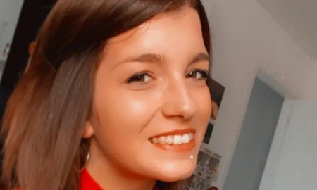 Una profesora se enamoró de su alumno de 15 años y le mandó miles de mensajes acosándolo: No puedo tenerte Una profesora se enamoró de su alumno de 15 años y le mandó miles de mensajes acosándolo: No puedo tenerte
