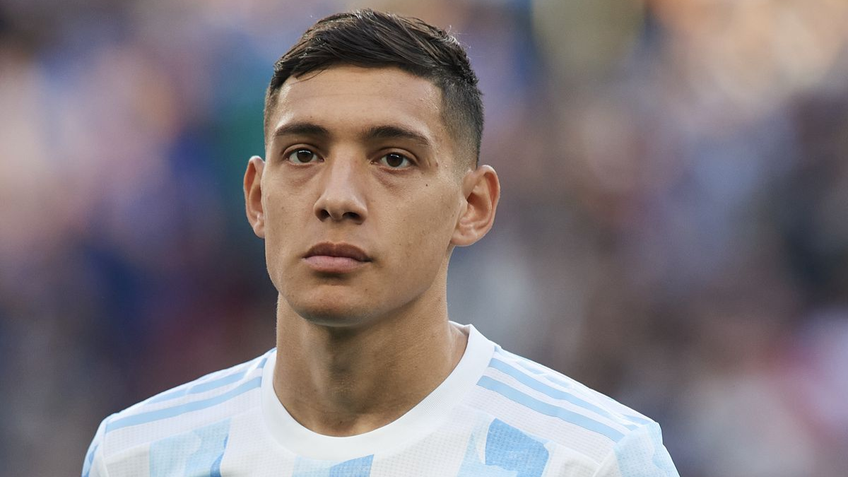 Nahuel Molina se tatuó en conmemoración al Mundial de Qatar 2022. Nahuel Molina se tatuó en conmemoración al Mundial de Qatar 2022.