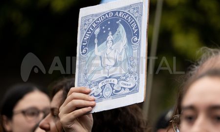 La ciudad de Santa Fe, al igual que las principales ciudades de todo el país, se suma este miércoles 2 de octubre a las marchas en defensa de la universidad pública. La ciudad de Santa Fe, al igual que las principales ciudades de todo el país, se suma este miércoles 2 de octubre a las marchas en defensa de la universidad pública.