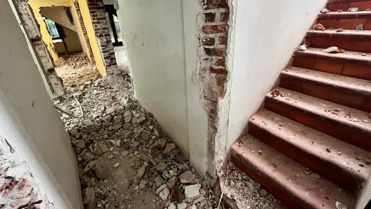 La vivienda ubicada en avenida 7 de Marzo y Mitre es demolida para dar paso a la nueva traza vial que conectará Santo Tomé con Santa Fe. La vivienda ubicada en avenida 7 de Marzo y Mitre es demolida para dar paso a la nueva traza vial que conectará Santo Tomé con Santa Fe.
