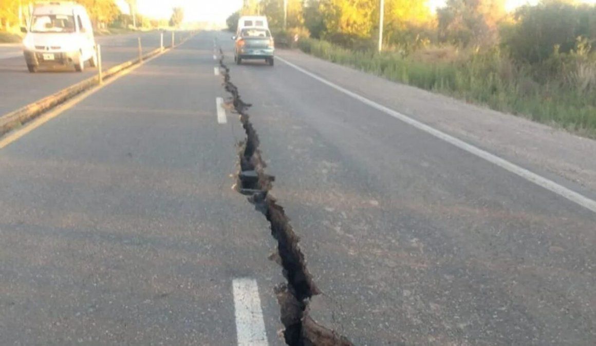 La ruta 40 se partió en dos durante el pasado sismo del 19 de enero en San Juan.