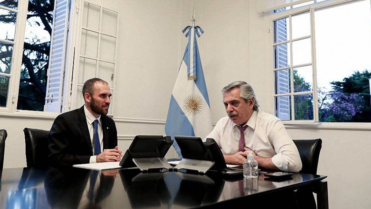 El presidente Alberto Fernández y el ministro de Economía