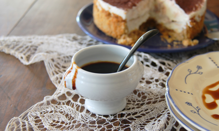 Descubrí cómo el almíbar de café, con la receta de Osvaldo Gross, transforma tus postres favoritos con sabor y jugosidad. Descubrí cómo el almíbar de café, con la receta de Osvaldo Gross, transforma tus postres favoritos con sabor y jugosidad.