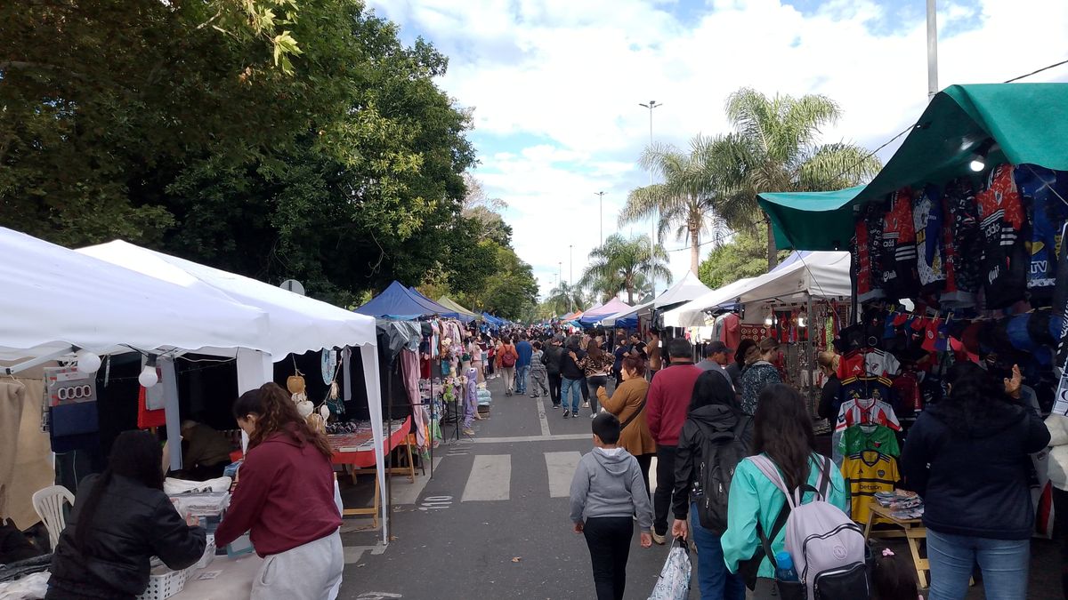 Hay más de 400 stands ubicados en las inmediaciones de la Basílica. Hay más de 400 stands ubicados en las inmediaciones de la Basílica.