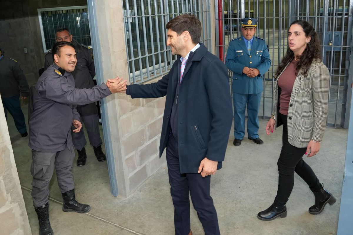 El gobernador Maximiliano Pullaro inauguró pabellones en el norte de Santa Fe.