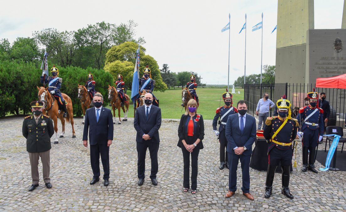 El gobernador Omar Perotti encabezó el acto del combate de San Lorenzo.