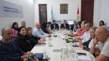 Para los gremios docentes, la oferta del gobierno está muy lejos de las expectativas