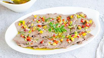 Lengua a la vinagreta: la receta fácil con pocos ingredientes y que rinde mucho