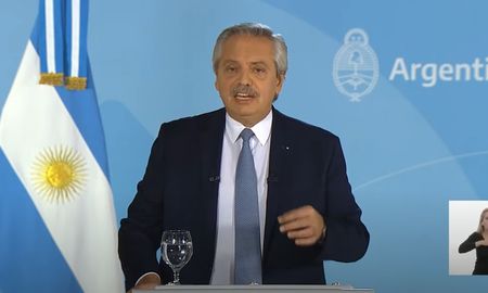 La vuelta a las restricciones más moderadas intenta, además, no seguir desgastando la figura presidencial. La vuelta a las restricciones más moderadas intenta, además, no seguir desgastando la figura presidencial.