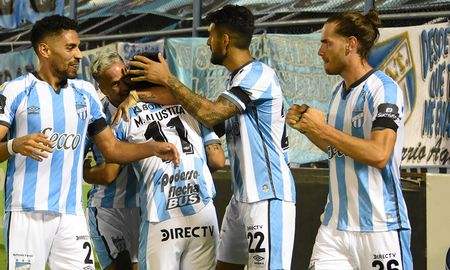 El Decano continúa con puntaje ideal en la Copa Maradona. El Decano continúa con puntaje ideal en la Copa Maradona.