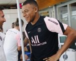 Lionel Messi y Kylian Mbappé compartieron su primer entrenamiento en el Paris Saint-Germain. Lionel Messi y Kylian Mbappé compartieron su primer entrenamiento en el Paris Saint-Germain.