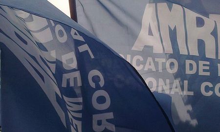 La Asociación de Médicos de la República Argentina (Amra) aceptó este lunes la oferta de aumento salarial presentada por el gobierno de Santa Fe. La Asociación de Médicos de la República Argentina (Amra) aceptó este lunes la oferta de aumento salarial presentada por el gobierno de Santa Fe.