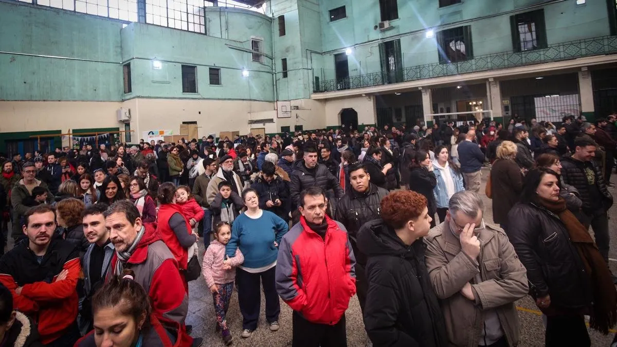 Las demoras para emitir el voto electrónico en CABA generaron demoras de hasta 3 horas Florencia Downes Las demoras para emitir el voto electrónico en CABA generaron demoras de hasta 3 horas Florencia Downes