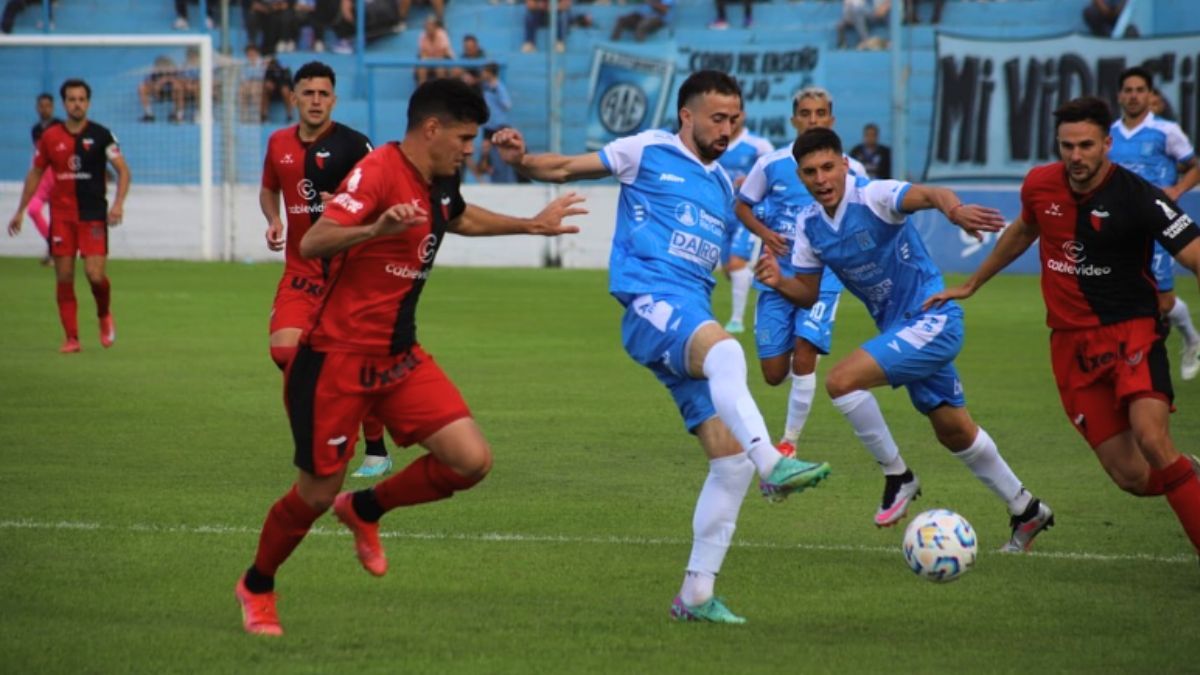 Colón perdió ante Estudiantes de Río Cuarto y profundiza una de sus crisis más importantes de su historia moderna.