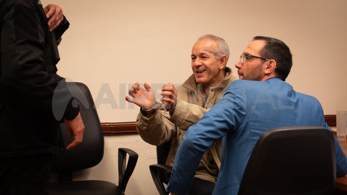 Salas junto a su abogado defensor