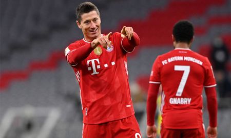 Robert Lewandowski le ganó el duelo de goleadores a Erling Haaland en el triunfo por 4-2 del Bayern Munich ante el Borussia Dortmund. Robert Lewandowski le ganó el duelo de goleadores a Erling Haaland en el triunfo por 4-2 del Bayern Munich ante el Borussia Dortmund.