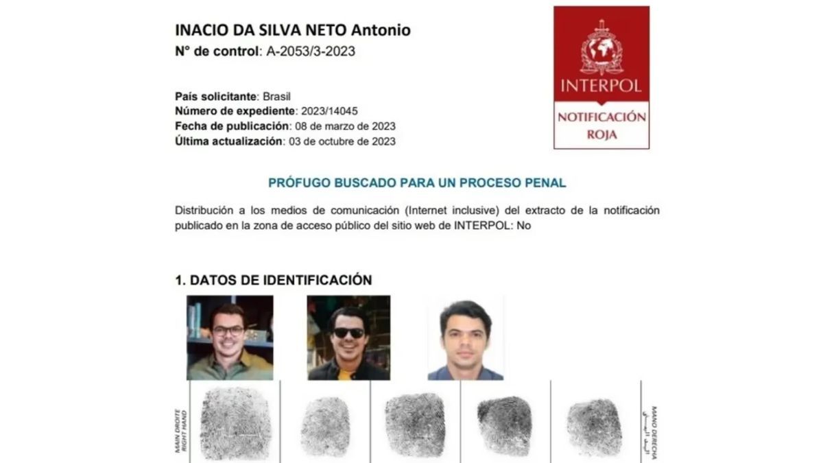 Viviendo bajo identidades falsas, Da Silva Neto, conocido como Joao Felipe Costa en Argentina, alteró su apariencia y adoptó un atuendo más informal para evitar ser detectado, siguiendo el consejo de su esposa. Viviendo bajo identidades falsas, Da Silva Neto, conocido como Joao Felipe Costa en Argentina, alteró su apariencia y adoptó un atuendo más informal para evitar ser detectado, siguiendo el consejo de su esposa.