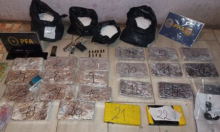 Con gran cantidad de panes de cocaína se toparon los investigadores. Con gran cantidad de panes de cocaína se toparon los investigadores.
