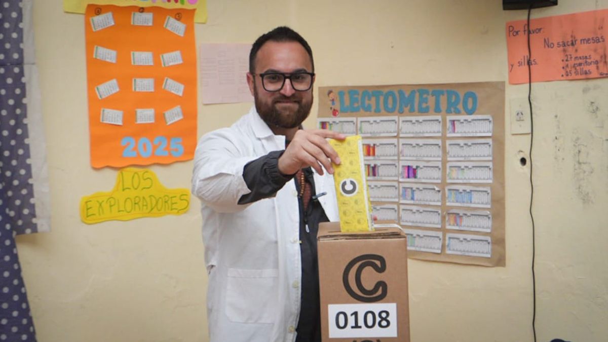 Adentro. El Profe puso el voto y confía en ser una nueva opción para los santafesinos.&nbsp;