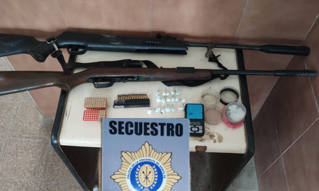 Personal policial detuvo a un hombre que caminaba armado por las calles de Santo Tomé. Personal policial detuvo a un hombre que caminaba armado por las calles de Santo Tomé.