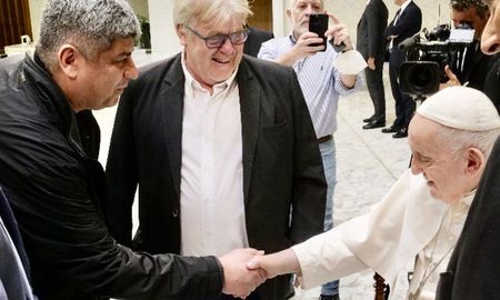 El Papa Francisco recibió este miércoles en el Vaticano a dirigentes sindicales de la Confederación Argentina de Trabajadores del Transporte (CATT) y de la Federación Internacional del sector (ITF). El Papa Francisco recibió este miércoles en el Vaticano a dirigentes sindicales de la Confederación Argentina de Trabajadores del Transporte (CATT) y de la Federación Internacional del sector (ITF).