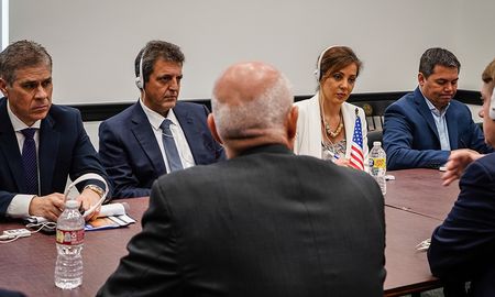 El ministro de Economía, Sergio Massa, analizó este viernes en Houston, Estados Unidos, con directivos de empresas del sector energético los avances de las inversiones en Vaca Muerta. El ministro de Economía, Sergio Massa, analizó este viernes en Houston, Estados Unidos, con directivos de empresas del sector energético los avances de las inversiones en Vaca Muerta.
