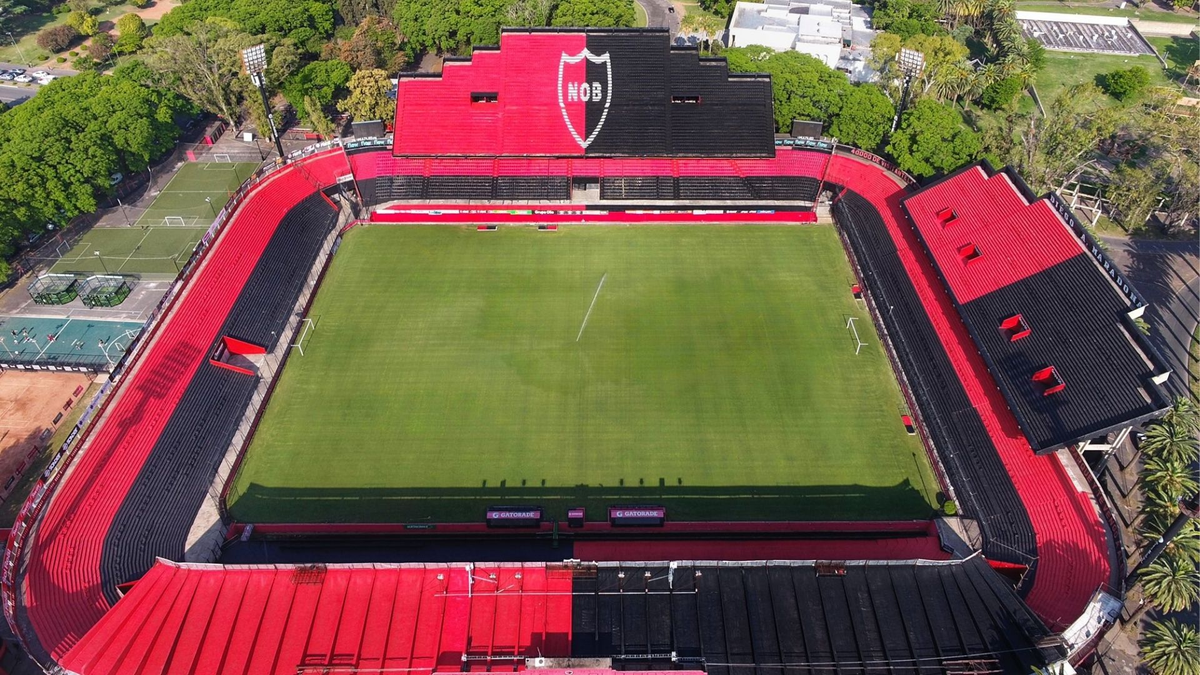 La crisis de de Newell's podría suspender el partido contra Racing. La crisis de de Newell's podría suspender el partido contra Racing.