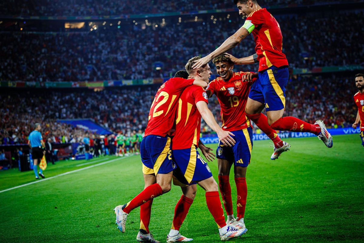 De la mano de Yamal y Dani Olmo