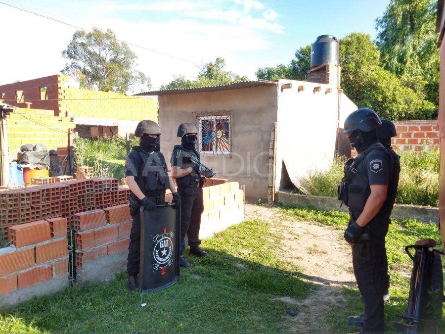 Tres detenidos, armas y drogas en el barrio Nuevo Horizonte