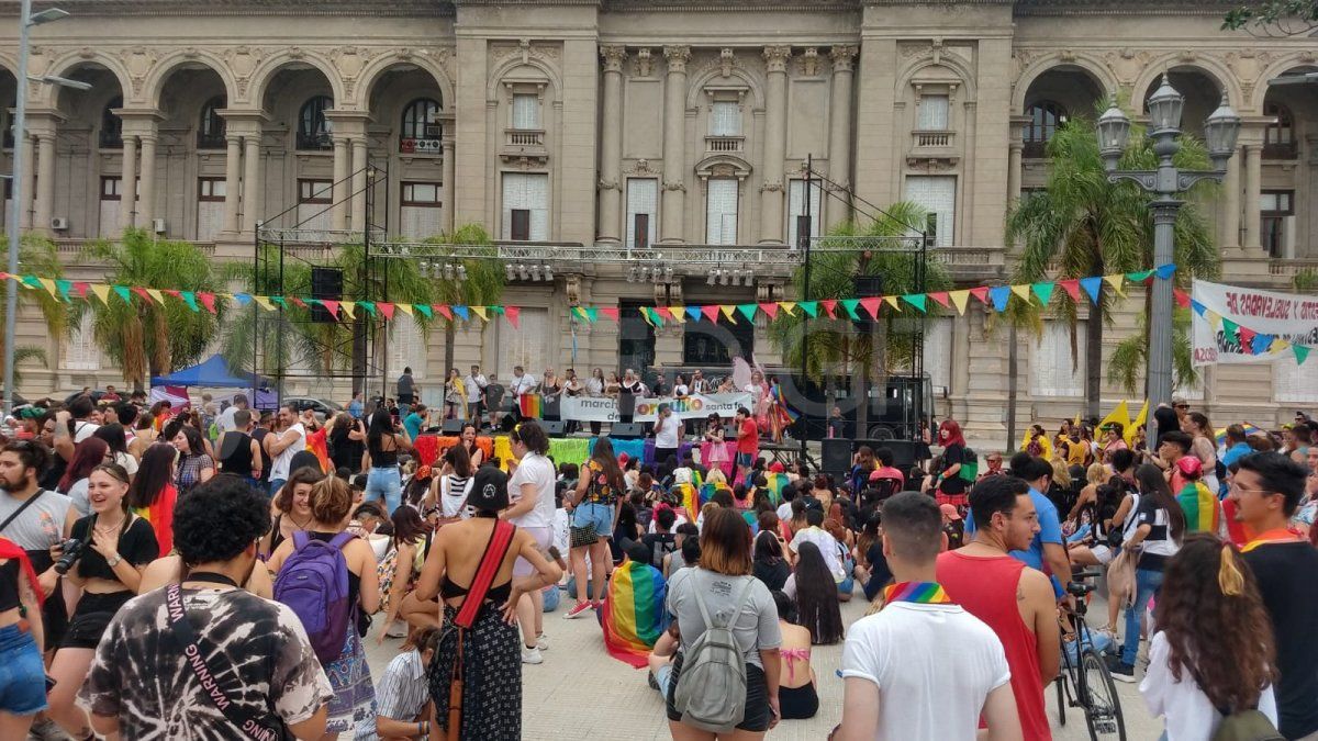 La ley 26.610 establece a la identidad de género como a la vivencia interna e individual del género tal como cada persona la siente.