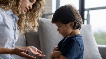 Cómo poner límites y acompañar la frustración: consejos para una crianza saludable