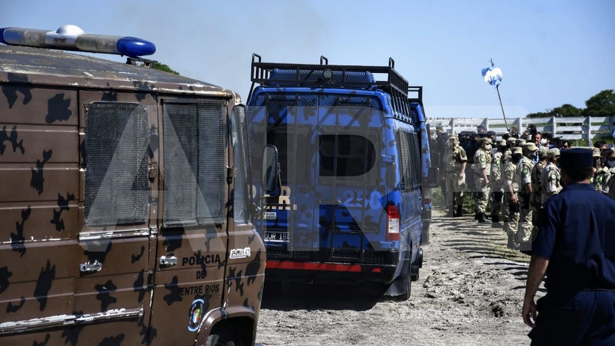 La Policía de Entre Ríos trabaja junto a Fuerzas Especiales de La Paz y el Centro de Operaciones de Emergencia.