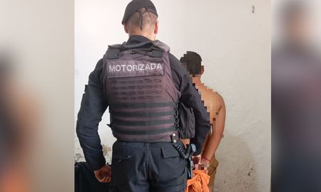 Un intento de robo tuvo lugar este sábado por la mañana en una panadería situada sobre Bulevar Gálvez al 1600, en la ciudad de Santa Fe, y terminó con un hombre detenido tras la intervención policial. Un intento de robo tuvo lugar este sábado por la mañana en una panadería situada sobre Bulevar Gálvez al 1600, en la ciudad de Santa Fe, y terminó con un hombre detenido tras la intervención policial.
