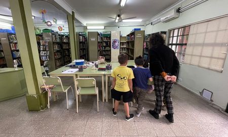 En el Día Nacional del Libro, las bibliotecas populares toman más valor, a la hora de fomentar la lectura joven. En el Día Nacional del Libro, las bibliotecas populares toman más valor, a la hora de fomentar la lectura joven.