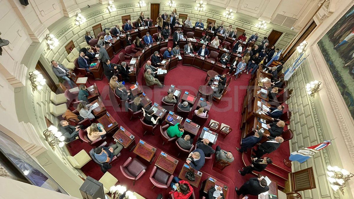 Los legisladores avanzaron sobre la sanción a Lescano por tener una oficina paralela al MPA.